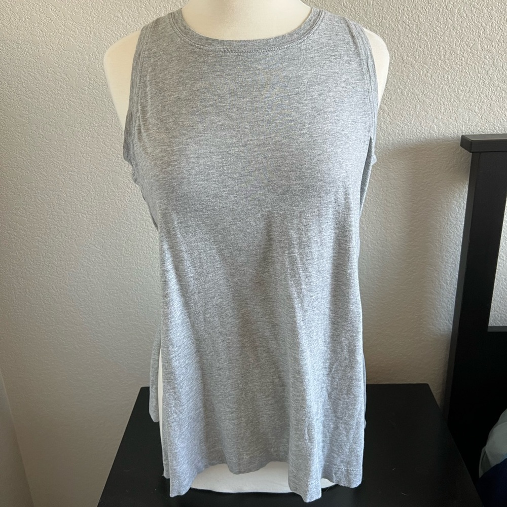 Old Navy maternity workout tank with cut sides
